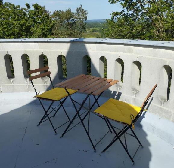 펜션 Chambres D Hôtes La Tour De Bellevue