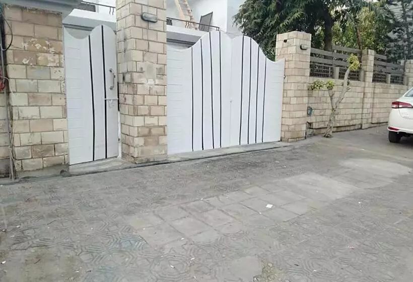 پانسیون Guest House One