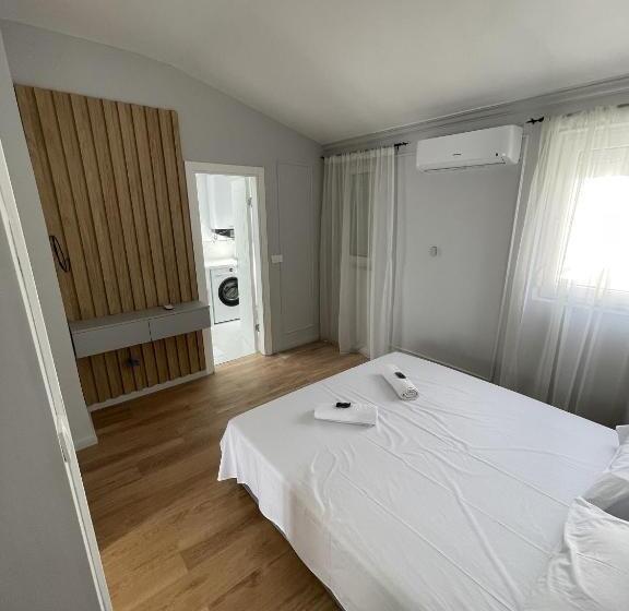 پانسیون Lungomare Apartments