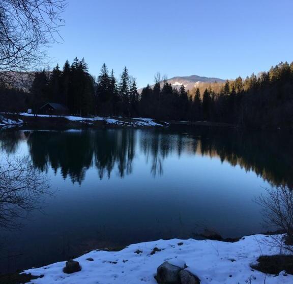 住宿加早餐  Chambres D Hôtes Des Bauges Route 26 57