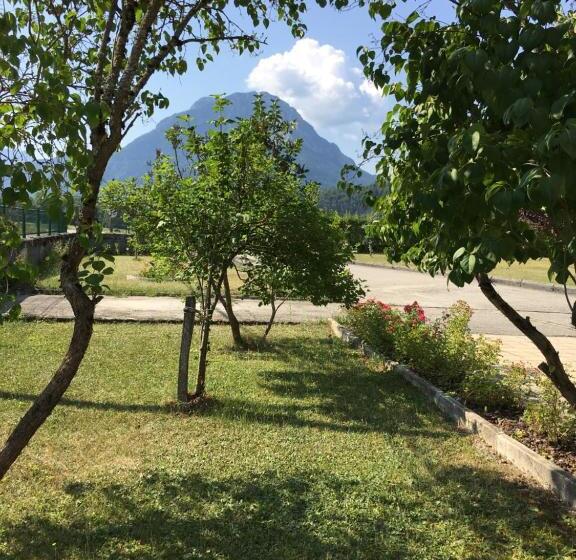 住宿加早餐  Chambres D Hôtes Des Bauges Route 26 57