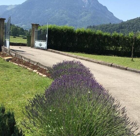 住宿加早餐  Chambres D Hôtes Des Bauges Route 26 57