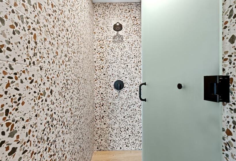 Hibird Apartment And Suites