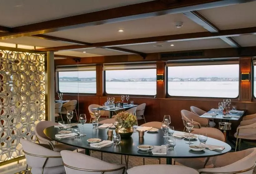 Costa Do Sal Hotel Boat Lounge