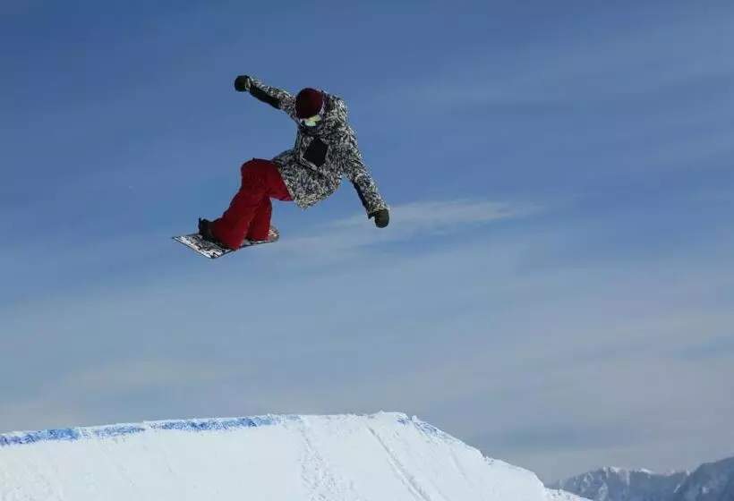Hotelli Hakuba Funny Hours