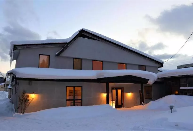 Hotelli Hakuba Funny Hours