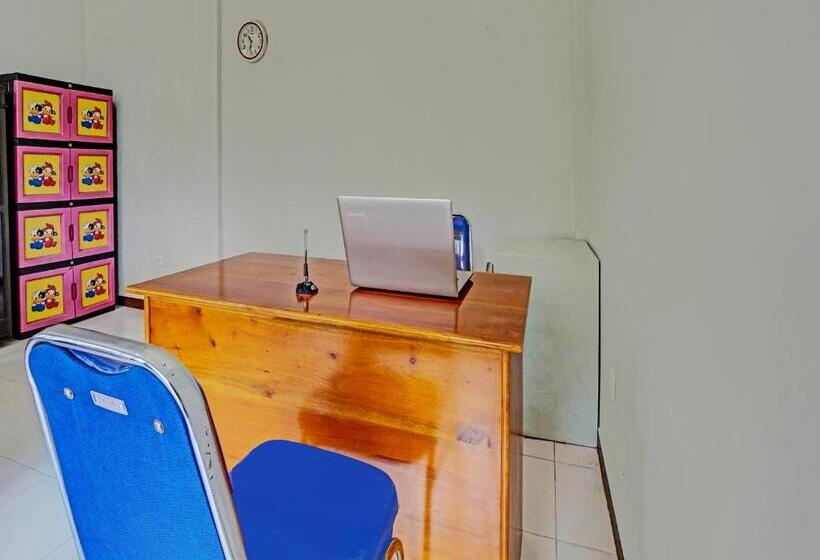 Отель Oyo 92021 Dua Putra Homestay Klayar