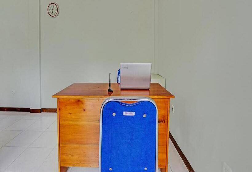 Отель Oyo 92021 Dua Putra Homestay Klayar