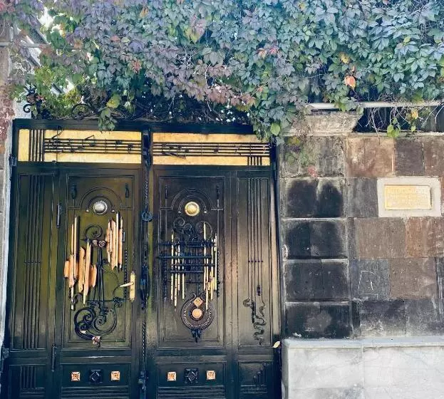 پانسیون Madoyan Guest House