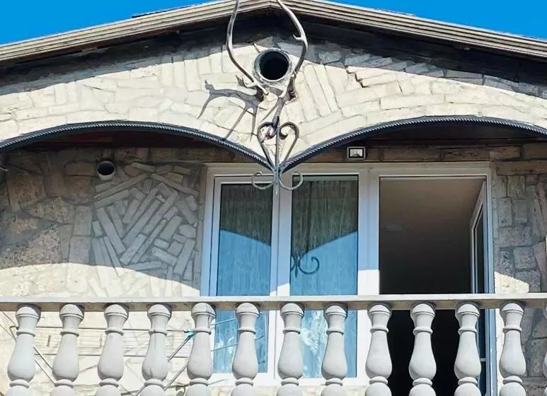 پانسیون Madoyan Guest House