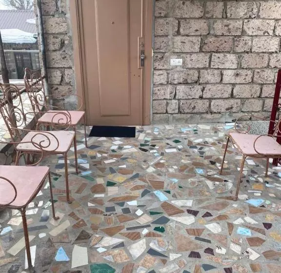 پانسیون Madoyan Guest House