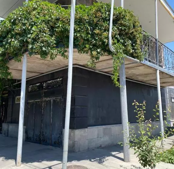 پانسیون Madoyan Guest House