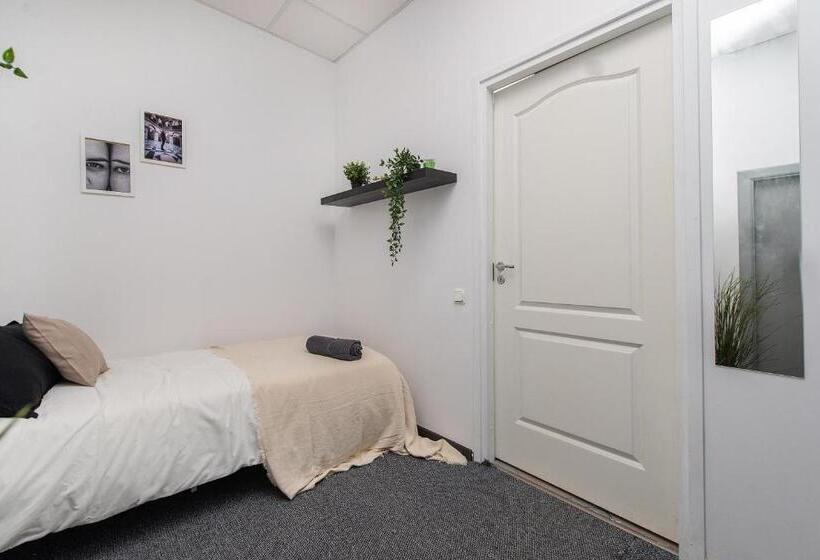 پانسیون The House Black