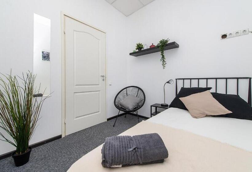 پانسیون The House Black