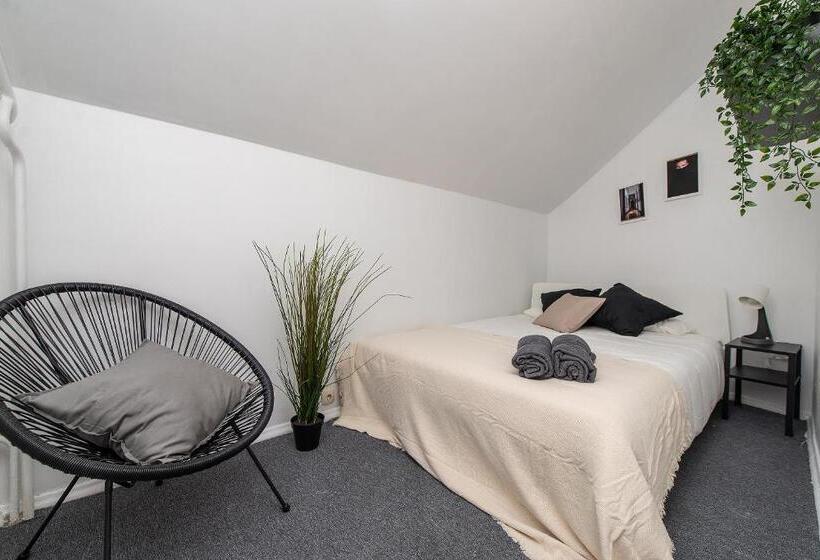 پانسیون The House Black