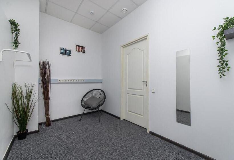 پانسیون The House Black