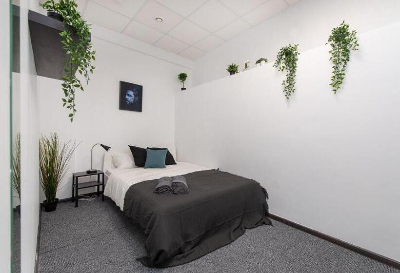 پانسیون The House Black