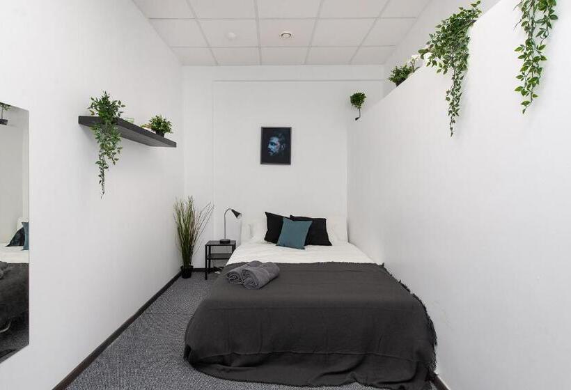 پانسیون The House Black