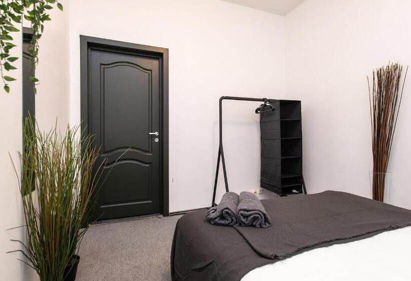 پانسیون The House Black