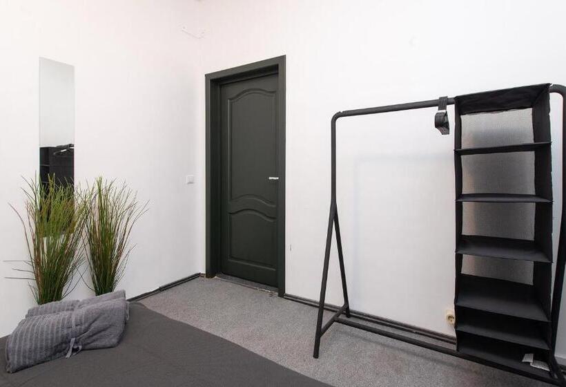 پانسیون The House Black