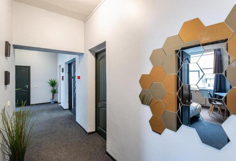 پانسیون The House Black