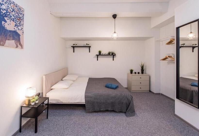 پانسیون The House Black