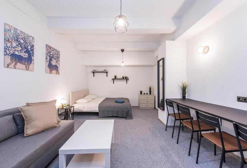 پانسیون The House Black