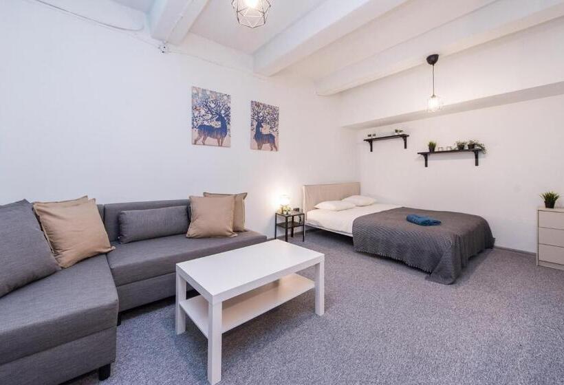 پانسیون The House Black