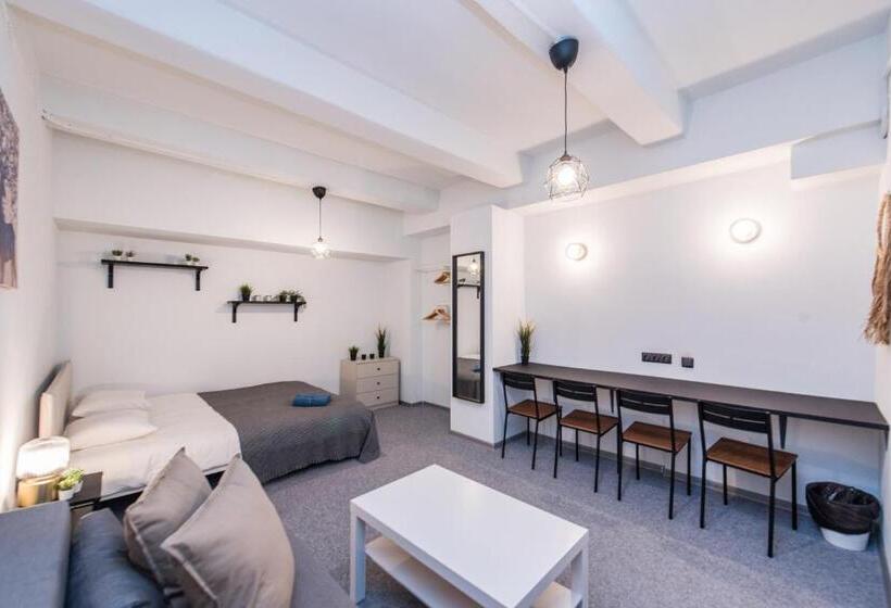 پانسیون The House Black