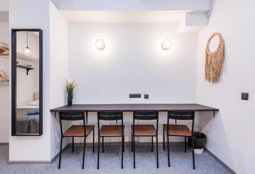 پانسیون The House Black