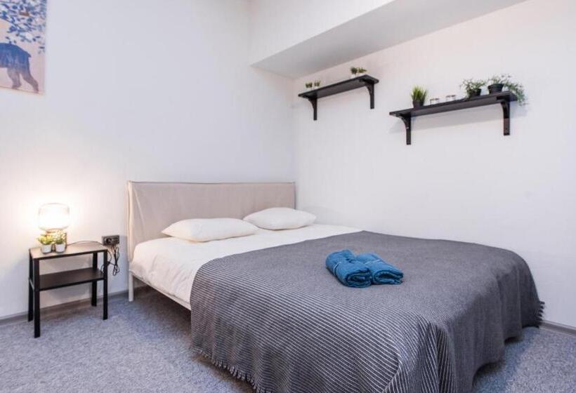 پانسیون The House Black