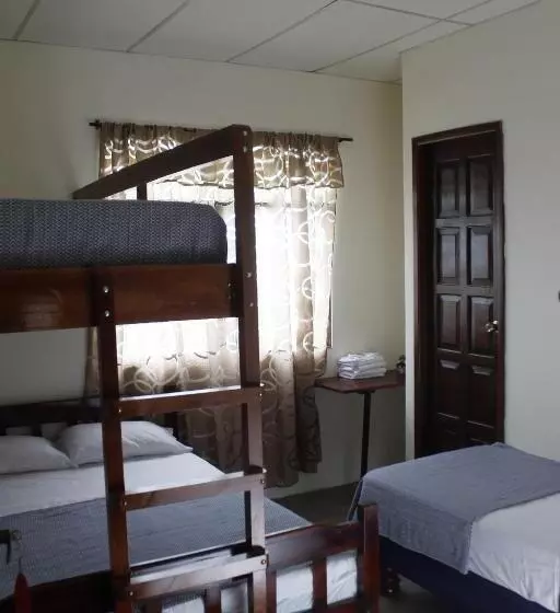 Retkeilymaja Estación Del Sol