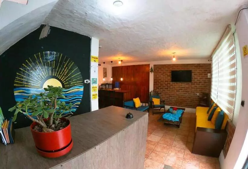 Retkeilymaja Estación Del Sol