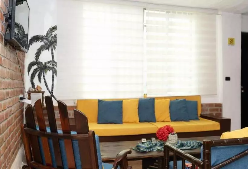 Retkeilymaja Estación Del Sol