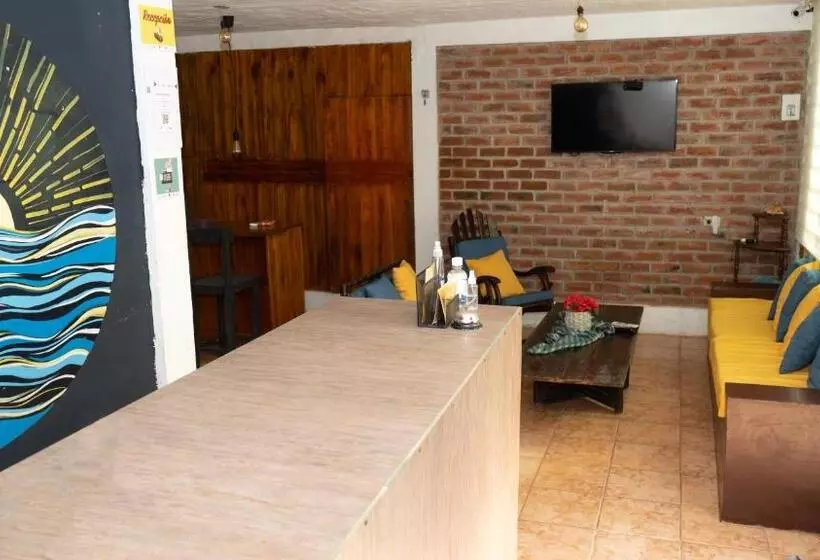 Retkeilymaja Estación Del Sol