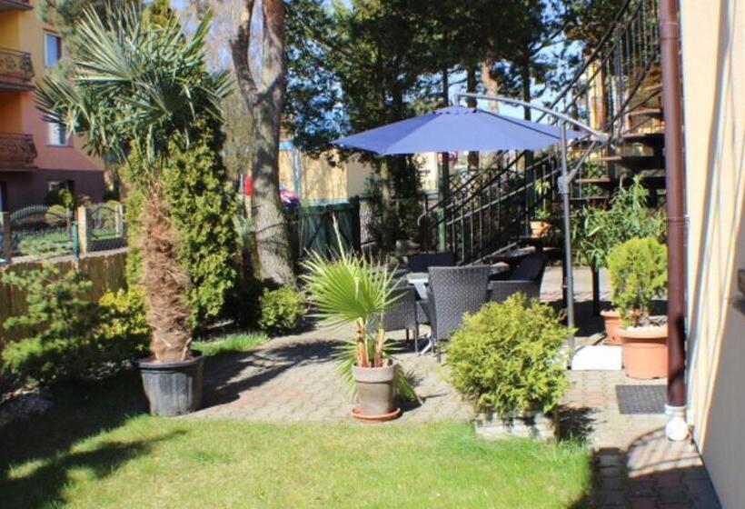 Aamiaismajoitus (B&B) Blekitna Laguna Pobierowo