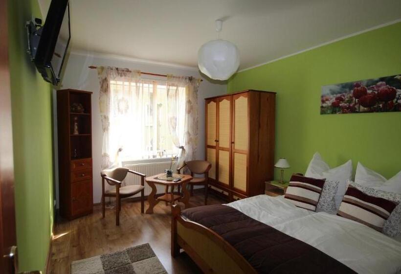 Aamiaismajoitus (B&B) Blekitna Laguna Pobierowo