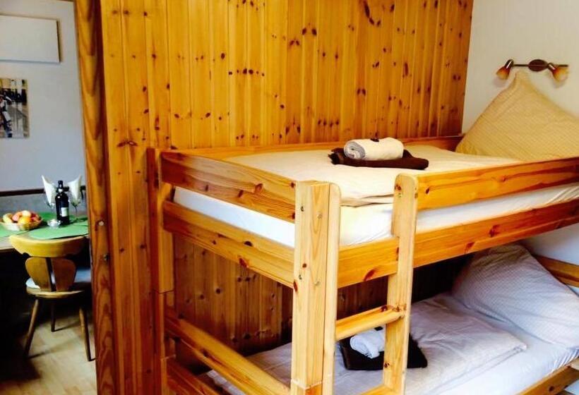 مبيت وإفطار Haus Tirol