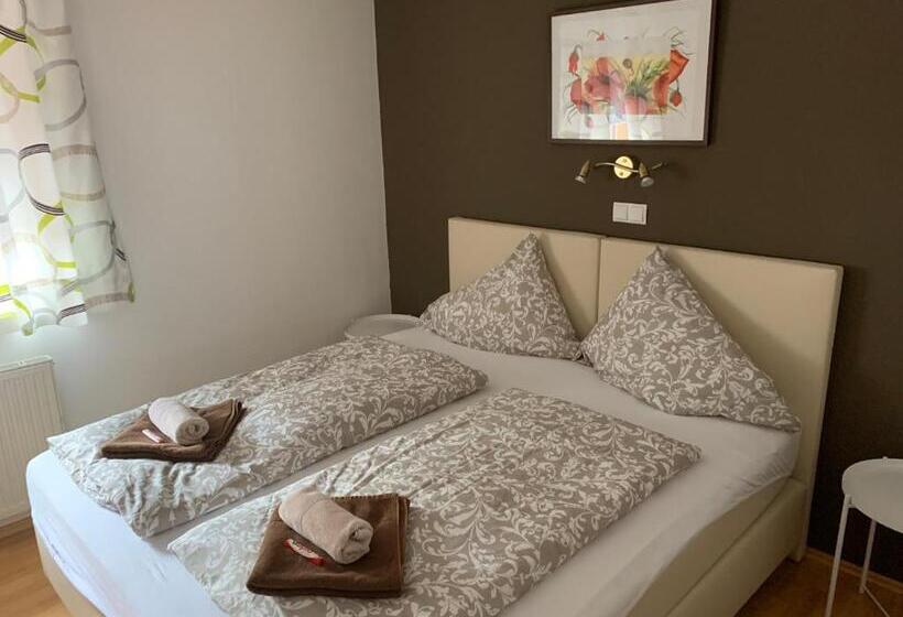 مبيت وإفطار Haus Tirol