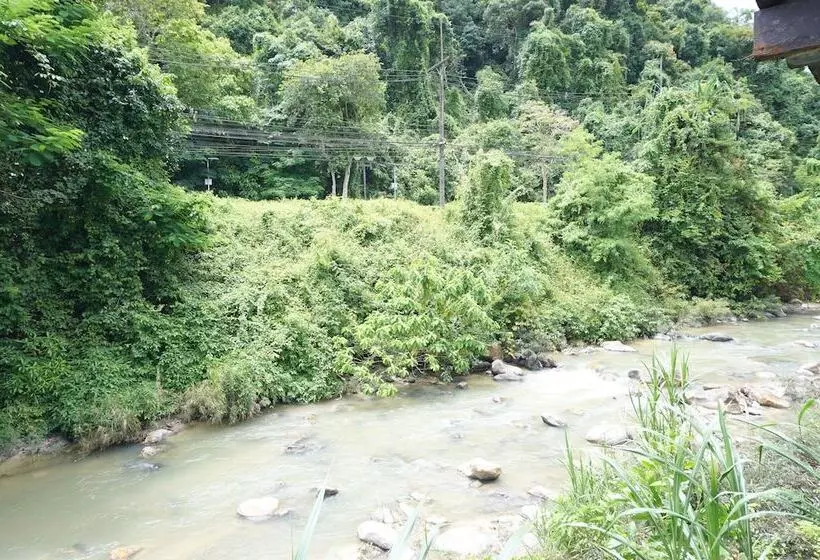 تختخواب و صبحانه Thansila Resort