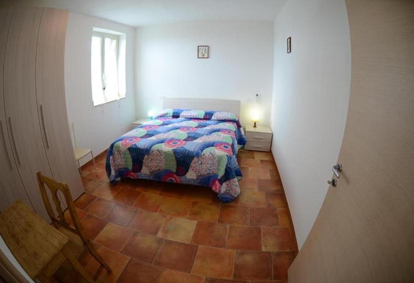 هتل Agriturismo La Tortorella