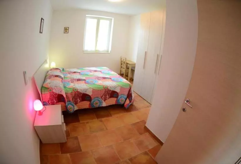 هتل Agriturismo La Tortorella