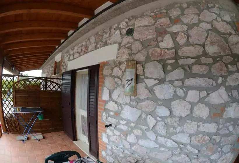 هتل Agriturismo La Tortorella