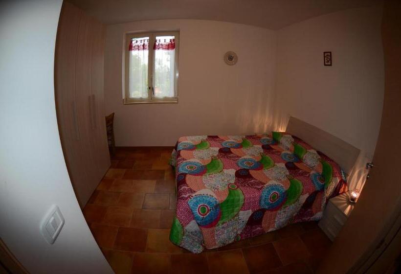 هتل Agriturismo La Tortorella