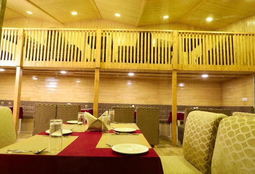 Hotel Kvr Clarks Inn, Kufri