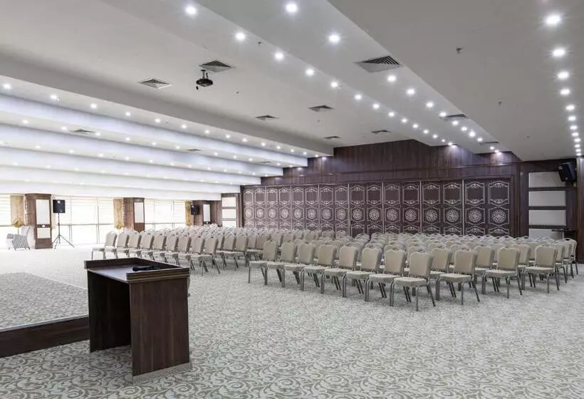 Hotelli Sarot Termal Park Resort & Spa   Halal