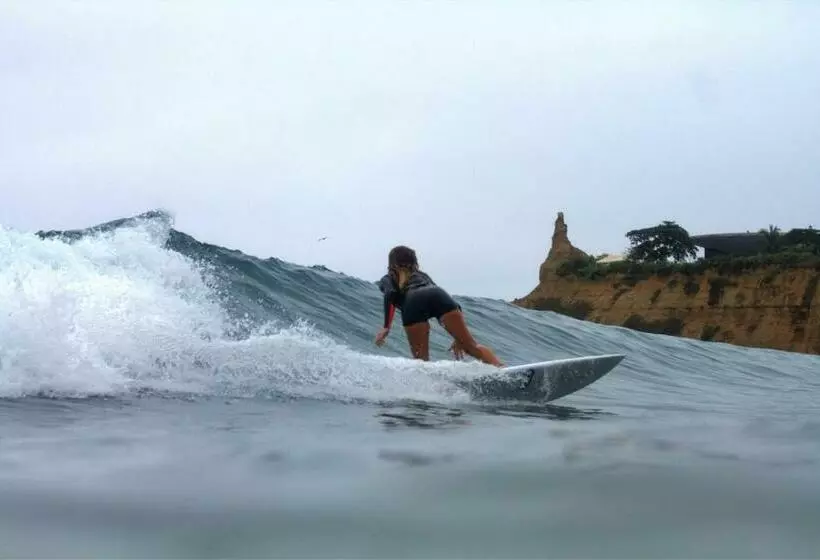 پانسیون Balsa Surf Camp By Rotamundos