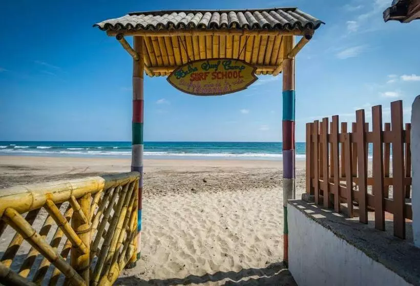 پانسیون Balsa Surf Camp By Rotamundos