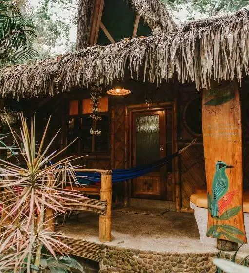 پانسیون Balsa Surf Camp By Rotamundos