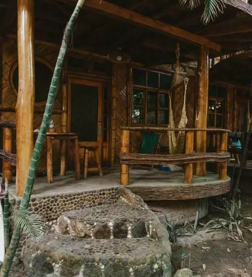 پانسیون Balsa Surf Camp By Rotamundos